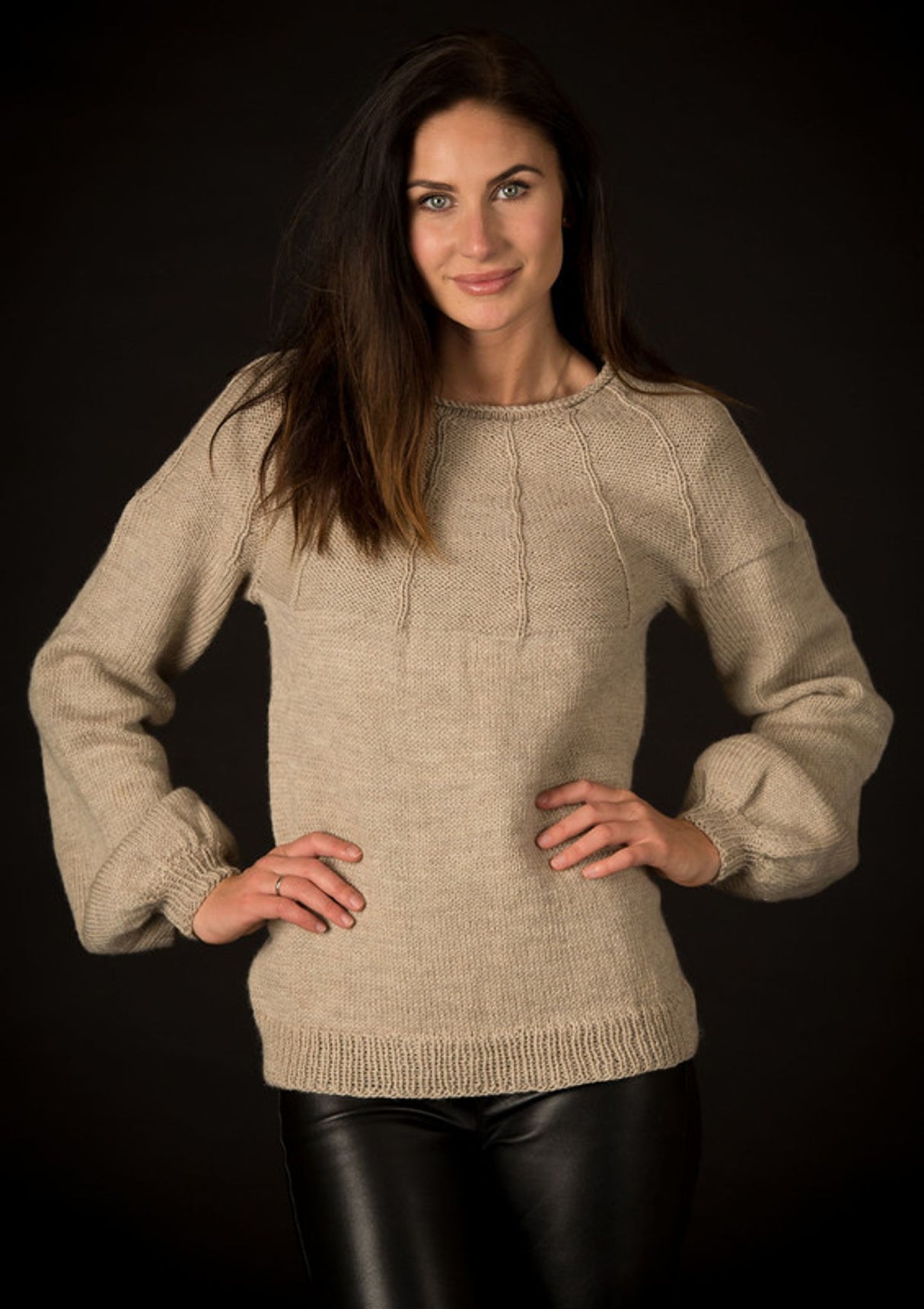 Sweater with balloon sleeves/regular sleeves