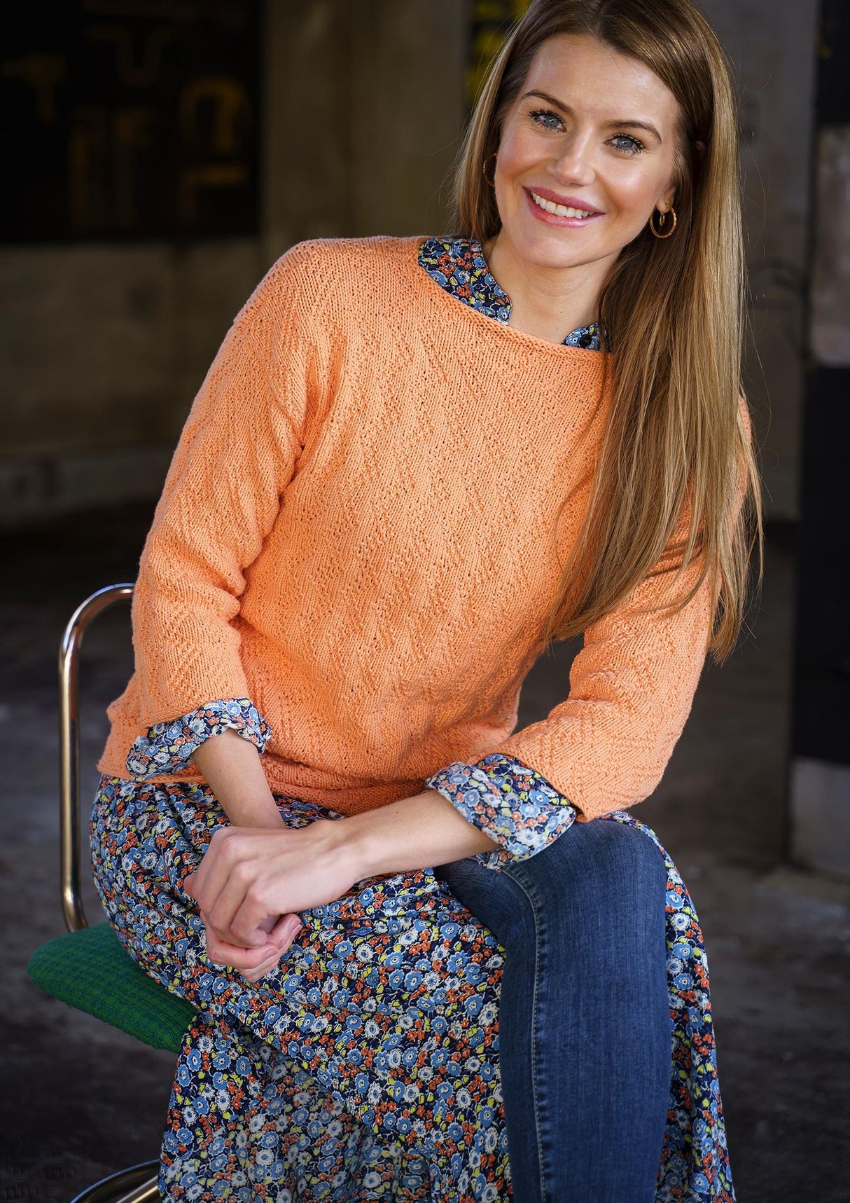 Women's sweater with zigzag pattern