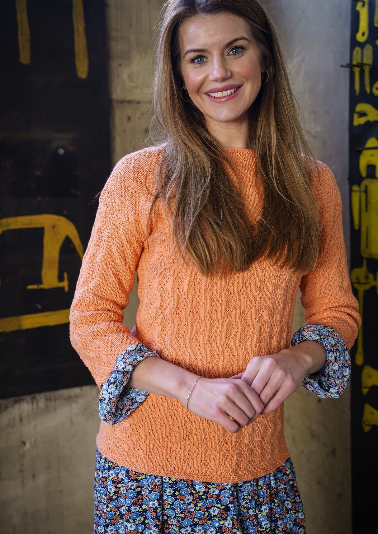 Women's sweater with zigzag pattern