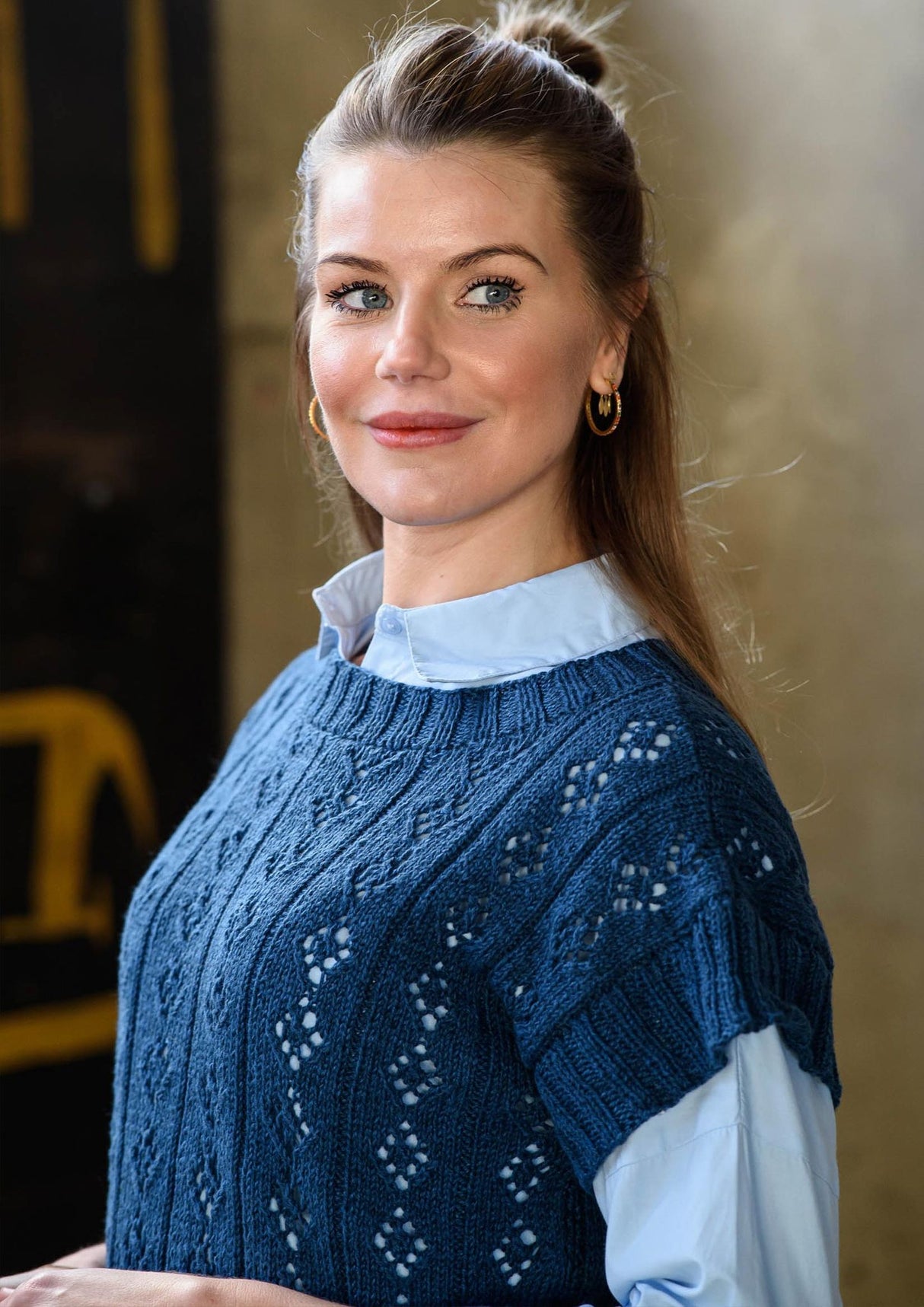 Vest with eyelet pattern