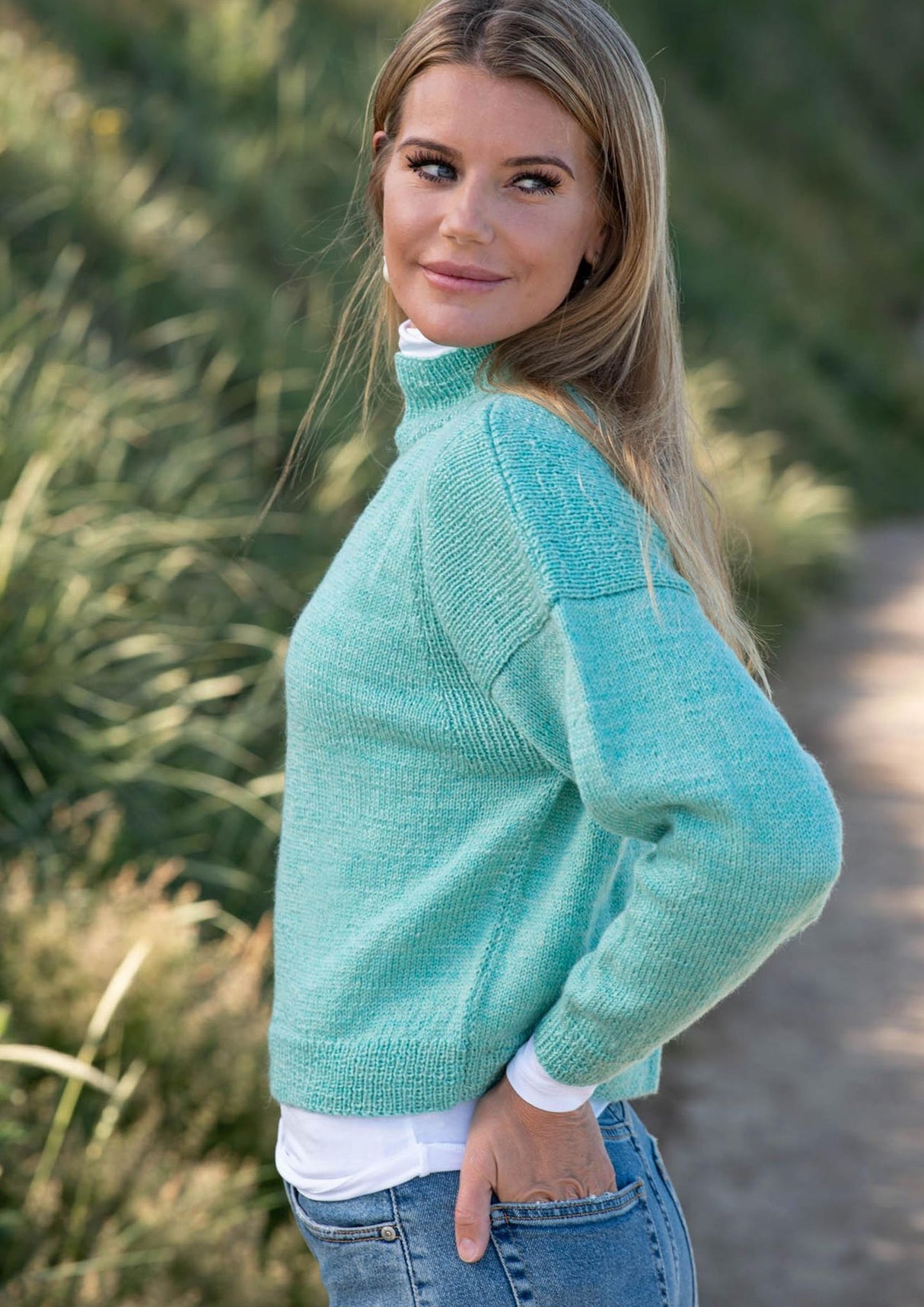 Sweater with ribbed shoulder pieces