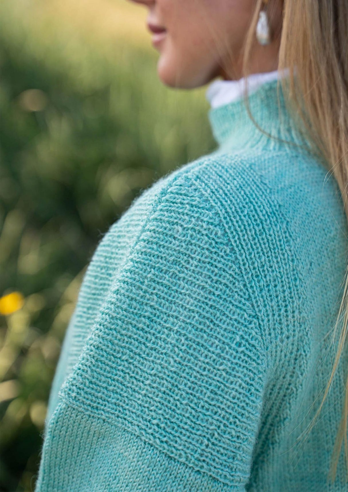 Sweater with ribbed shoulder pieces