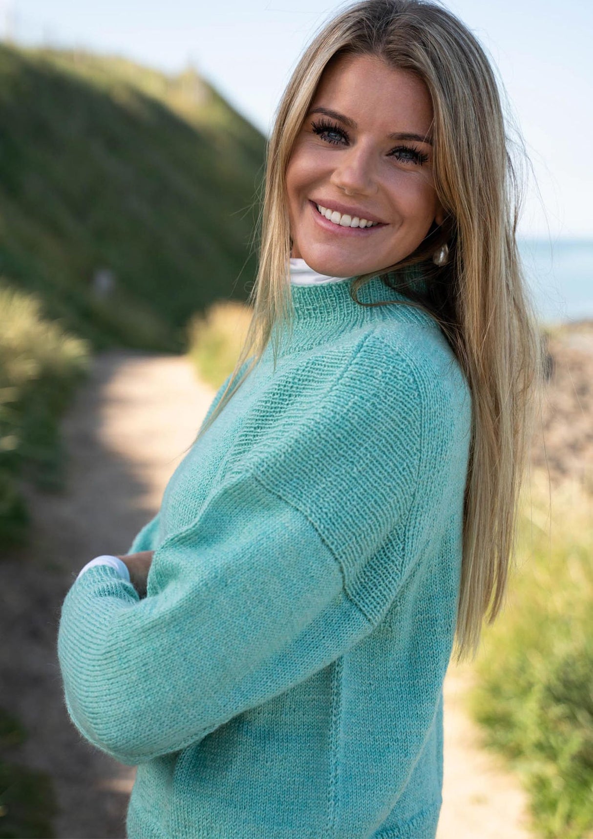 Sweater with ribbed shoulder pieces