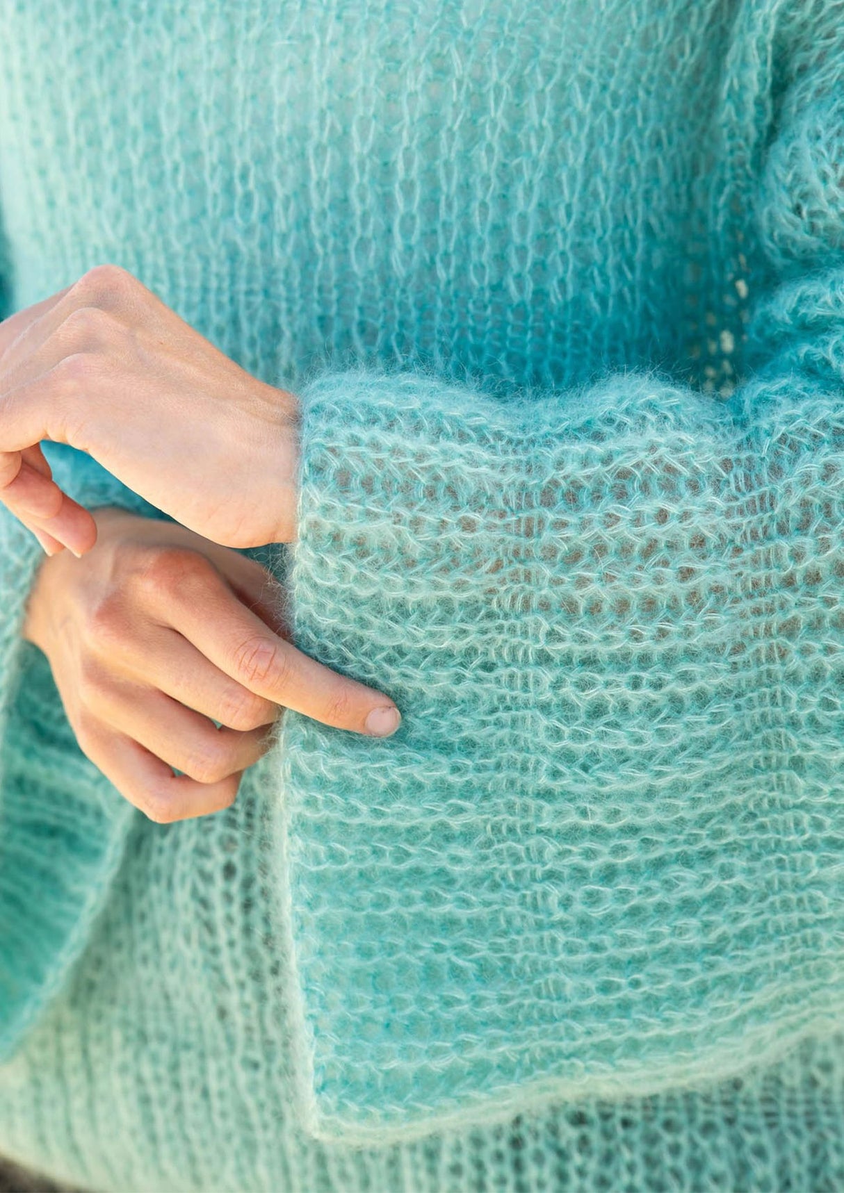 Loose sweater with patent stripes