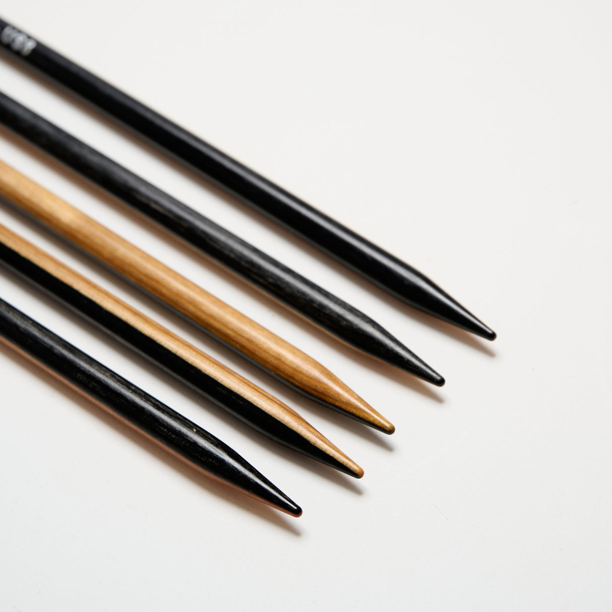 Mayflower Create Black & White Double-pointed needles