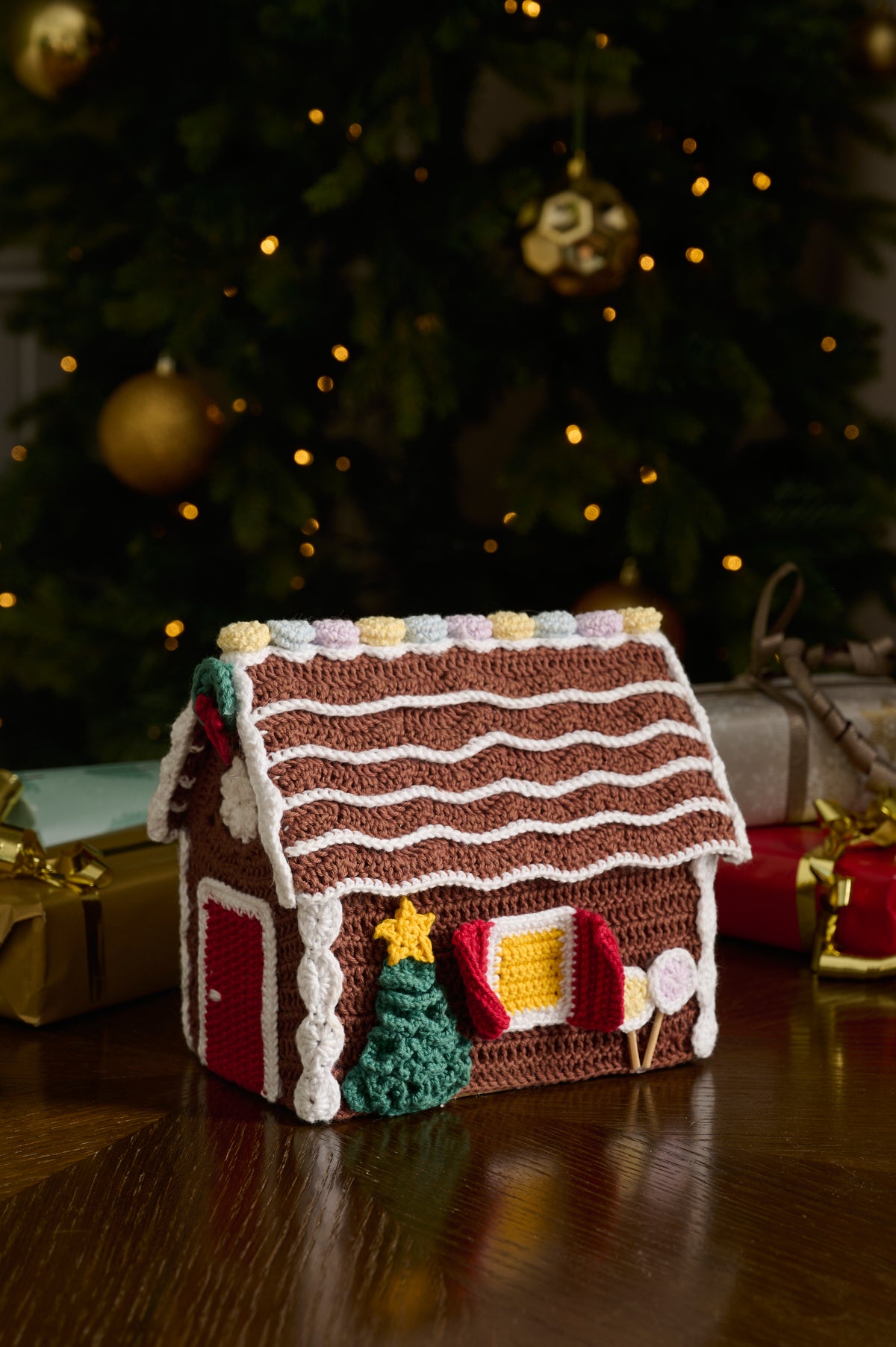 Crocheted gingerbread house