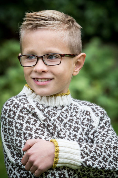 Patterned sweater with contrast edge