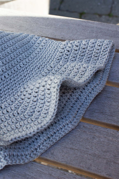 Crocheted bucket hat for adults