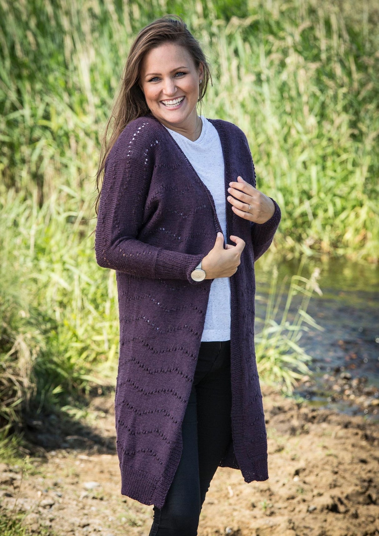 Cardigan with holes in waves 