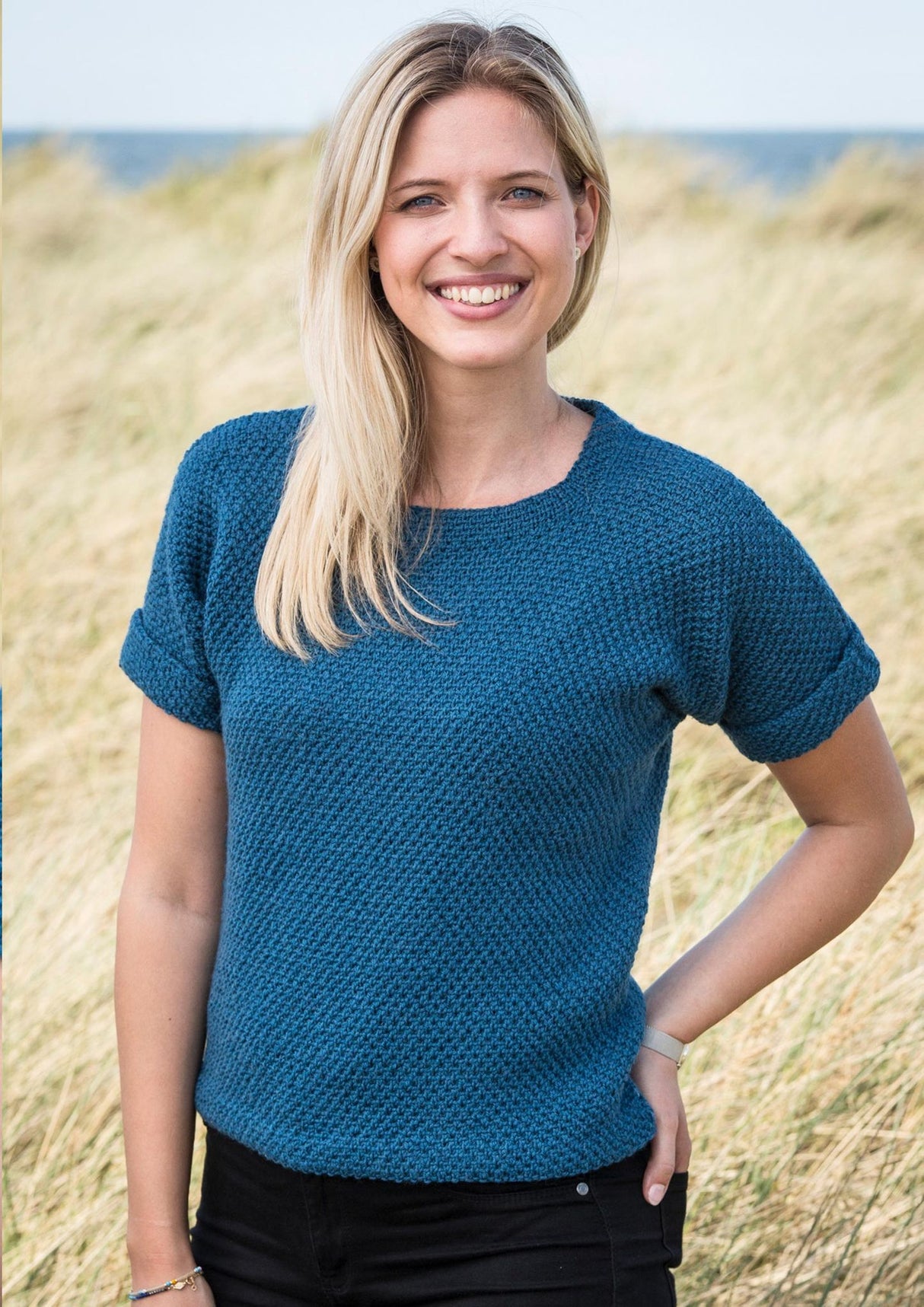 Short-sleeved blouse with pattern 