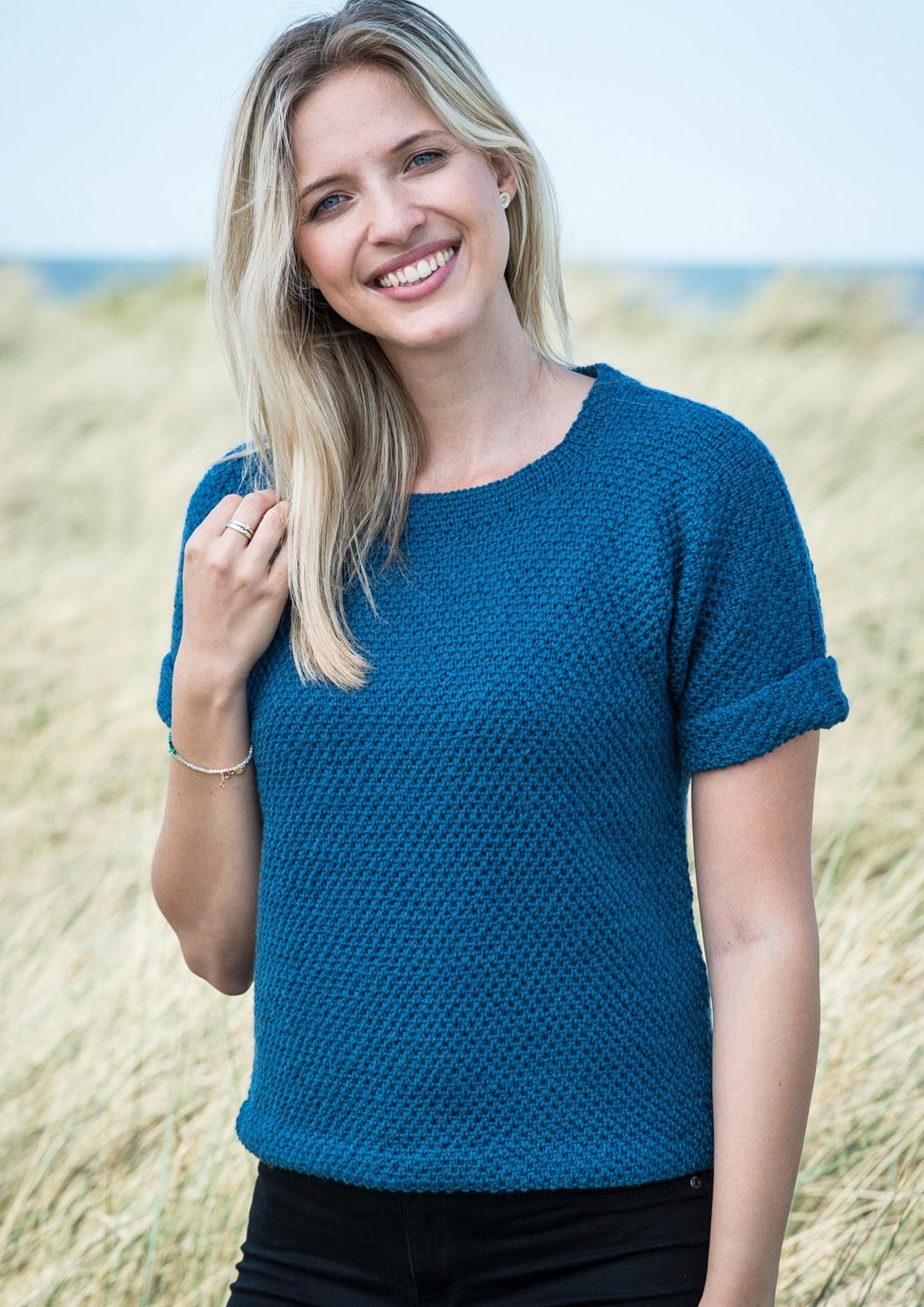 Short-sleeved blouse with pattern 