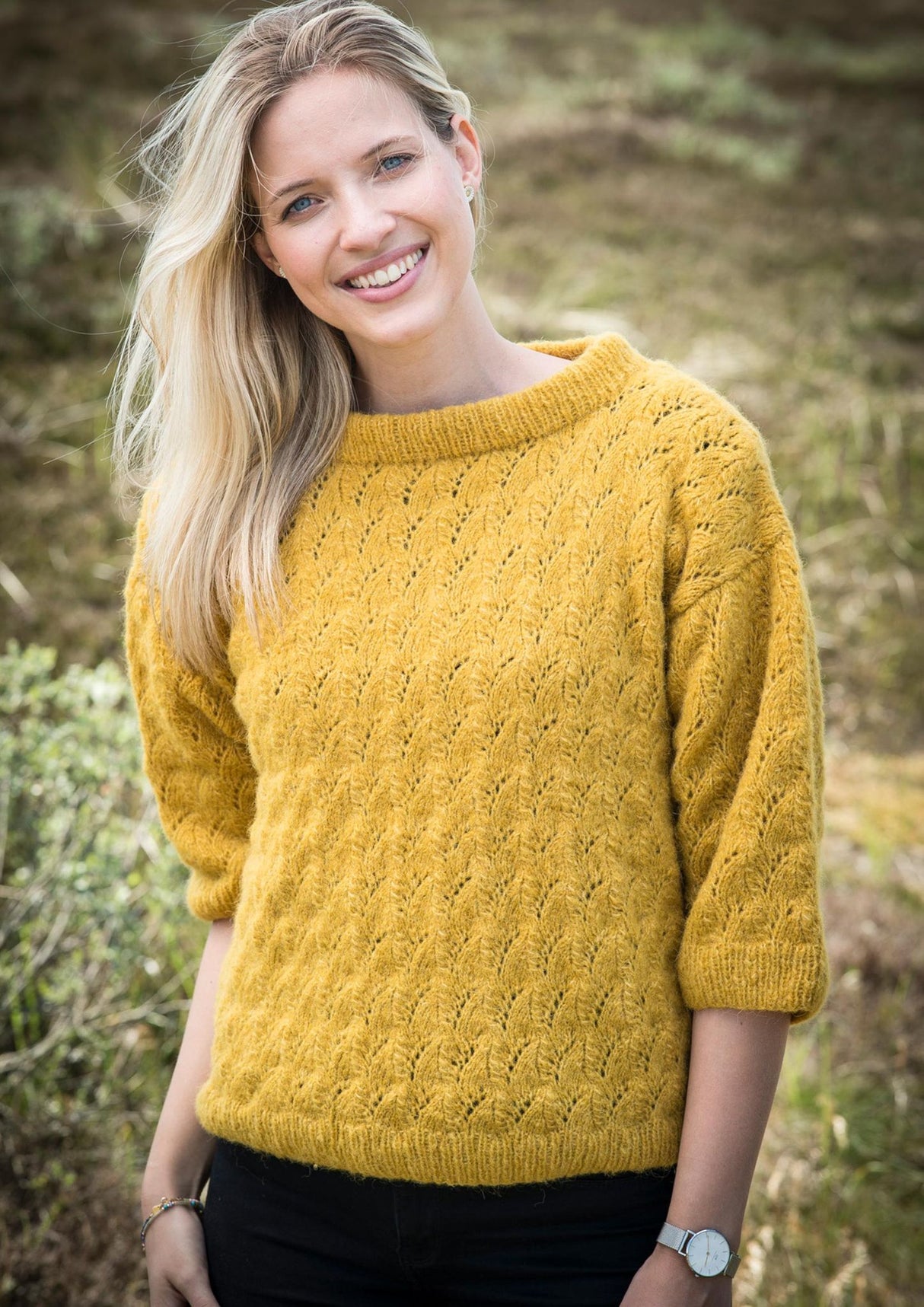 Ladies' sweater in lace pattern 