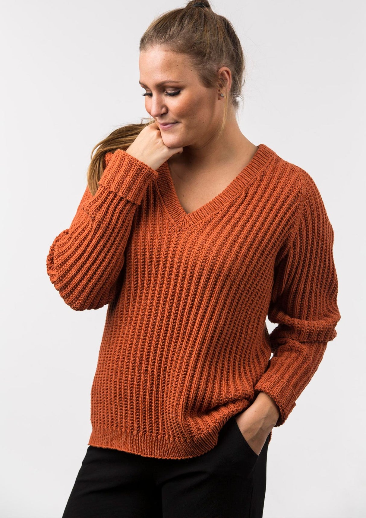 Classic sweater with v-neck 