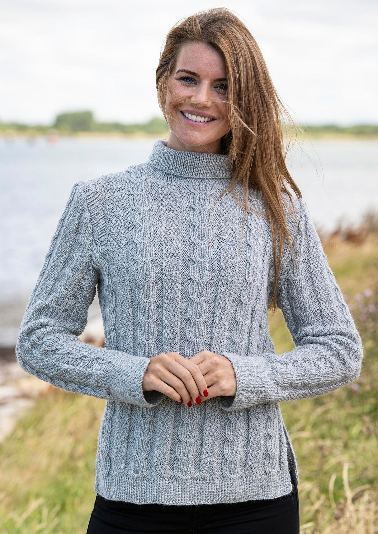 Patterned women's sweater with slits 