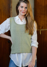 Vest with rolled edges 