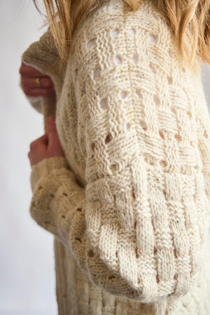 Cardigan in cable knit pattern Pattern 