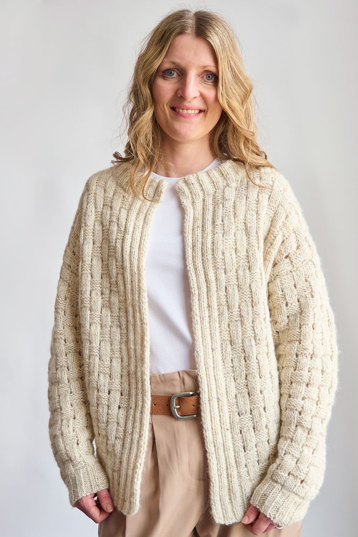 Cardigan in cable pattern 