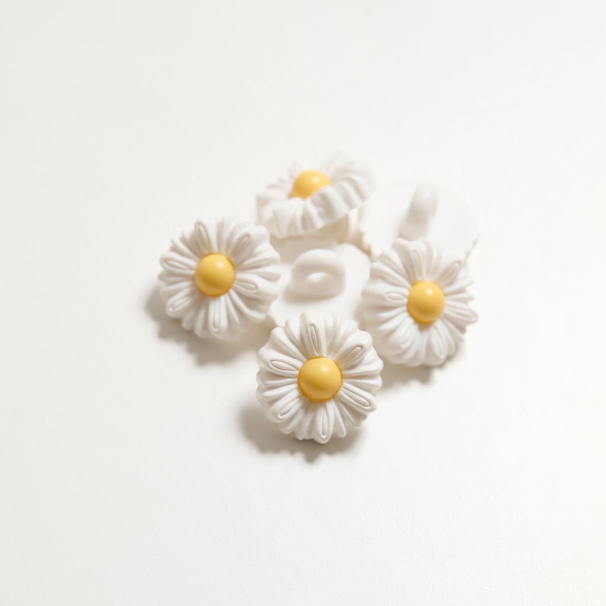 Mayflower Create Buttons - Daisy (6 pcs.) 