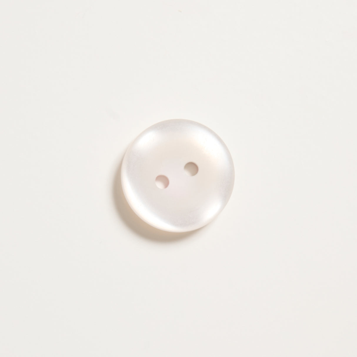 Mayflower Create buttons - 2 -hole - Cream 18mm - 8 pcs/per bag