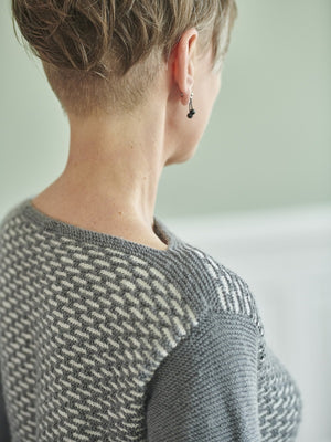 FR37 - Blouse in woven knit