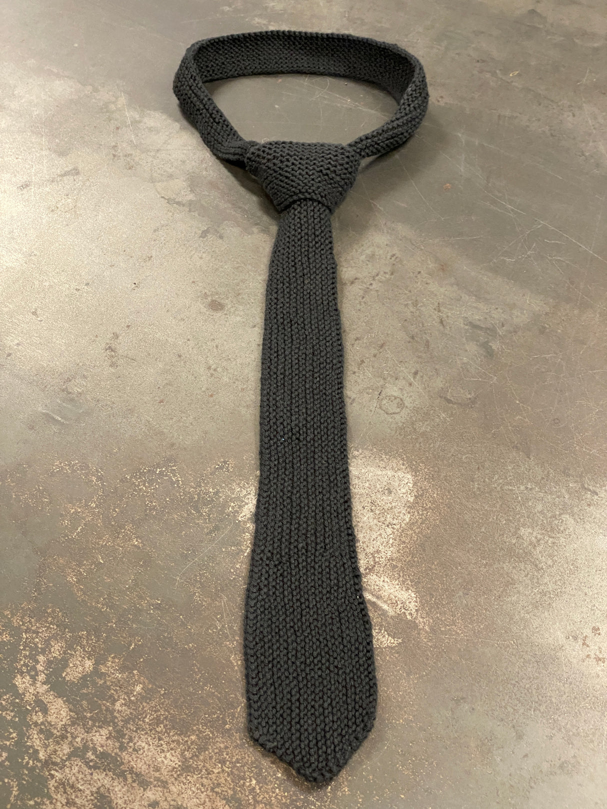 FR29 - knitted tie