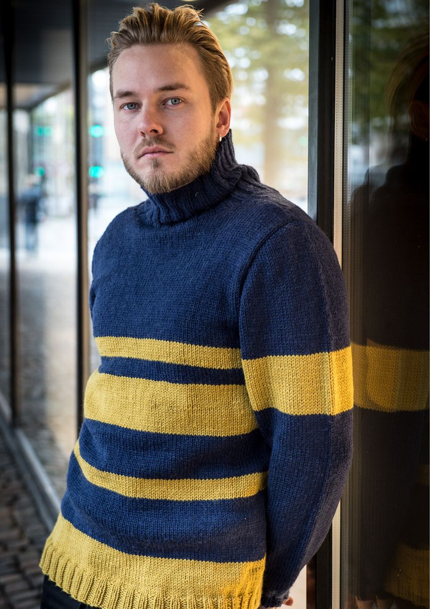 Herresweater i Marine og Karry