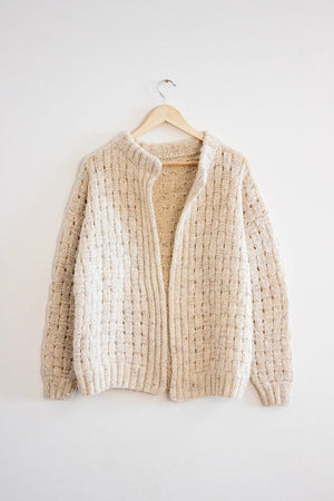 Cardigan in cable knit pattern Pattern 