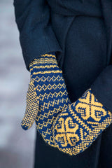 Patterned mittens