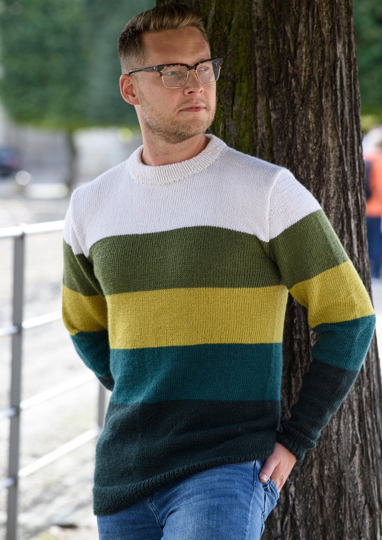 Men's sweater with wide stripes