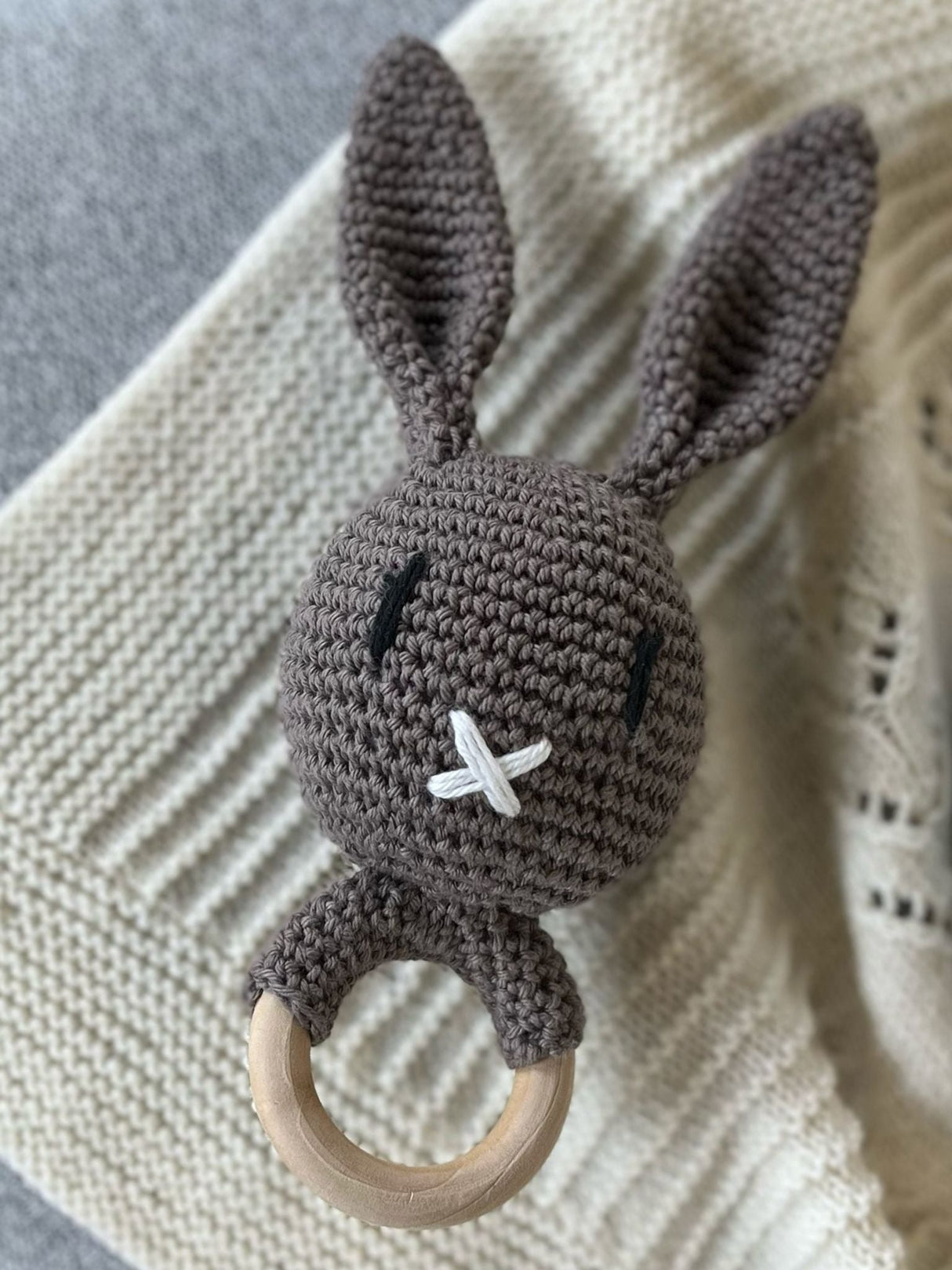 Crochet rattice with rabbit